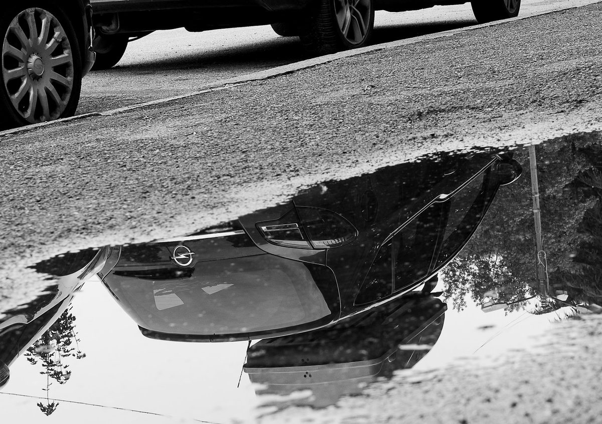 La Buca sull’Asfalto Provoca Incidente | MioAssicuratore