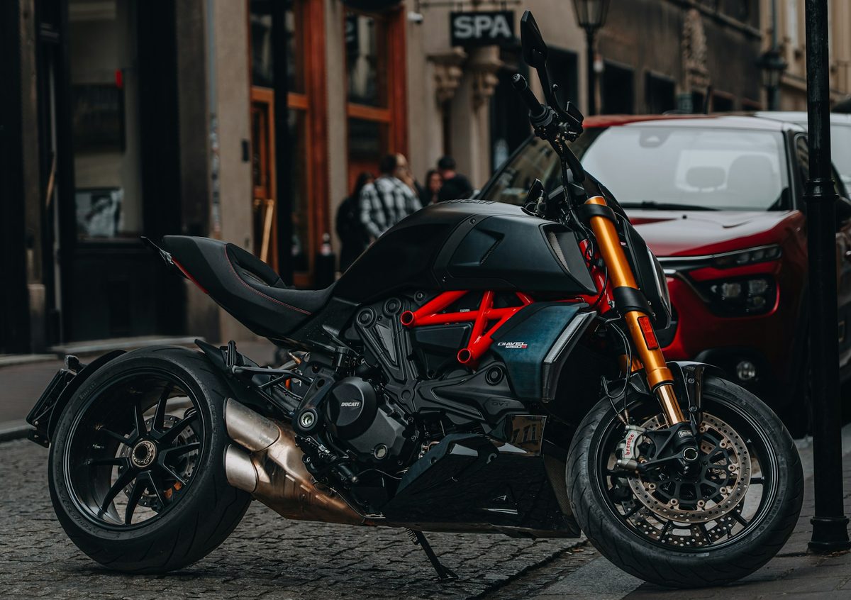 Controllo Targa Moto: a Cosa Serve e Come Funziona?